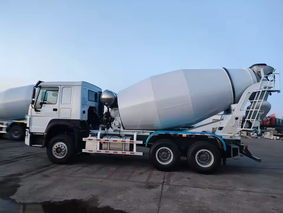 Concrete Mixer 6X4 or 4X4 8m3